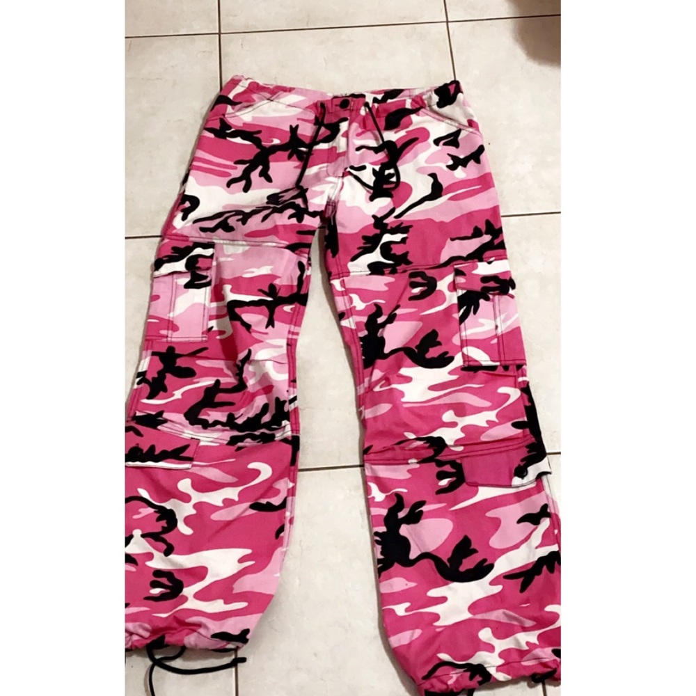 Pink camo pants check out the original post !
